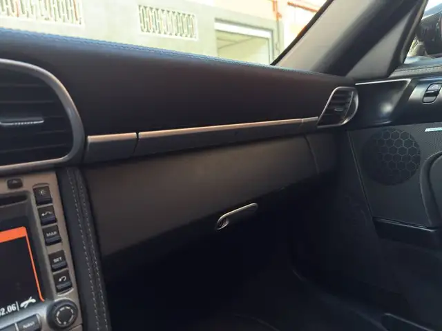 Porsche 911 view 23