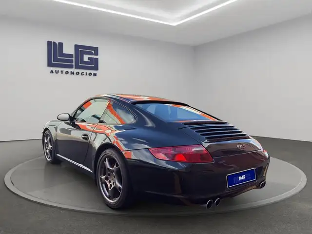 Porsche 911 view 7