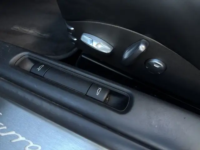 Porsche 911 view 22