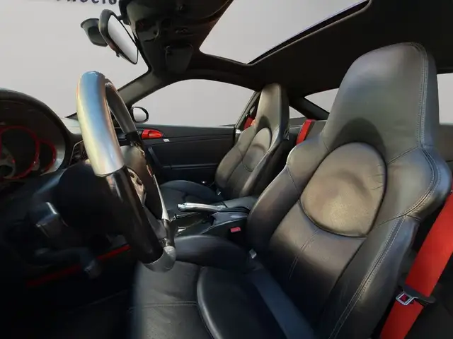 Porsche 911 view 10