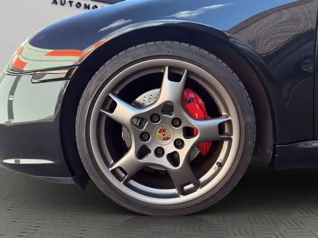 Porsche 911 view 9