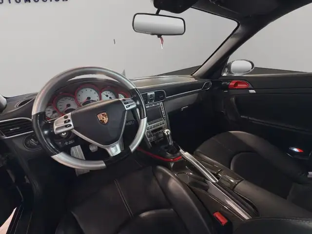 Porsche 911 view 17