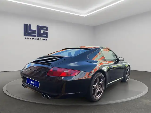 Porsche 911 view 5