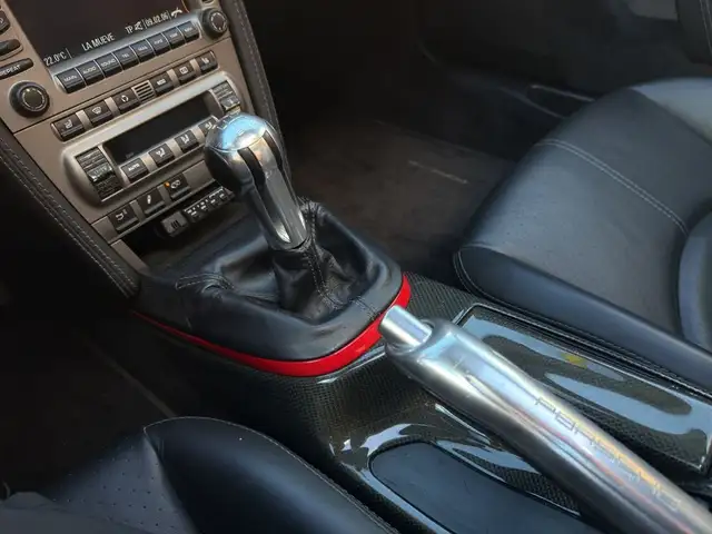 Porsche 911 view 12
