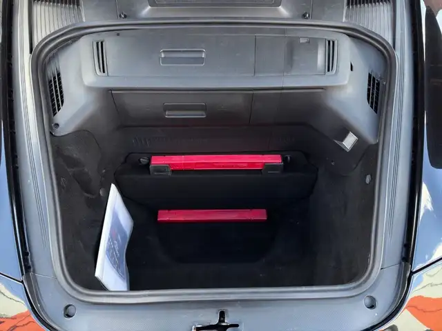 Porsche 911 view 18