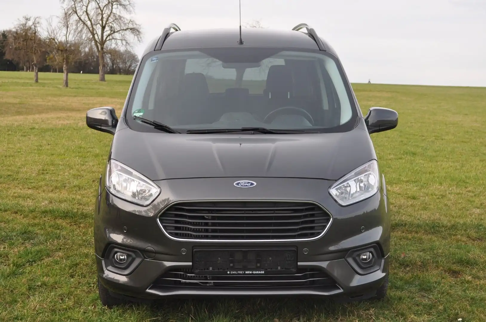 Ford Tourneo Courier Titanium * 47.000 Km * Grau - 2