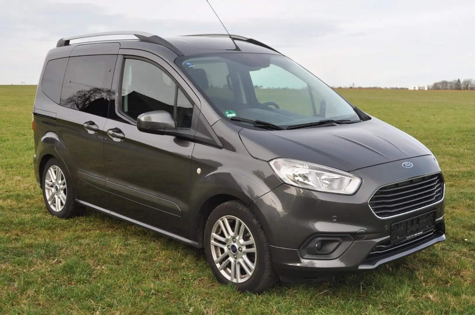 Ford Tourneo Courier Titanium * 47.000 Km * Grau - 1