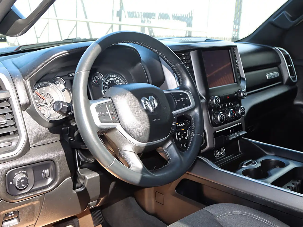 RAM 1500 снимка RAM 1500