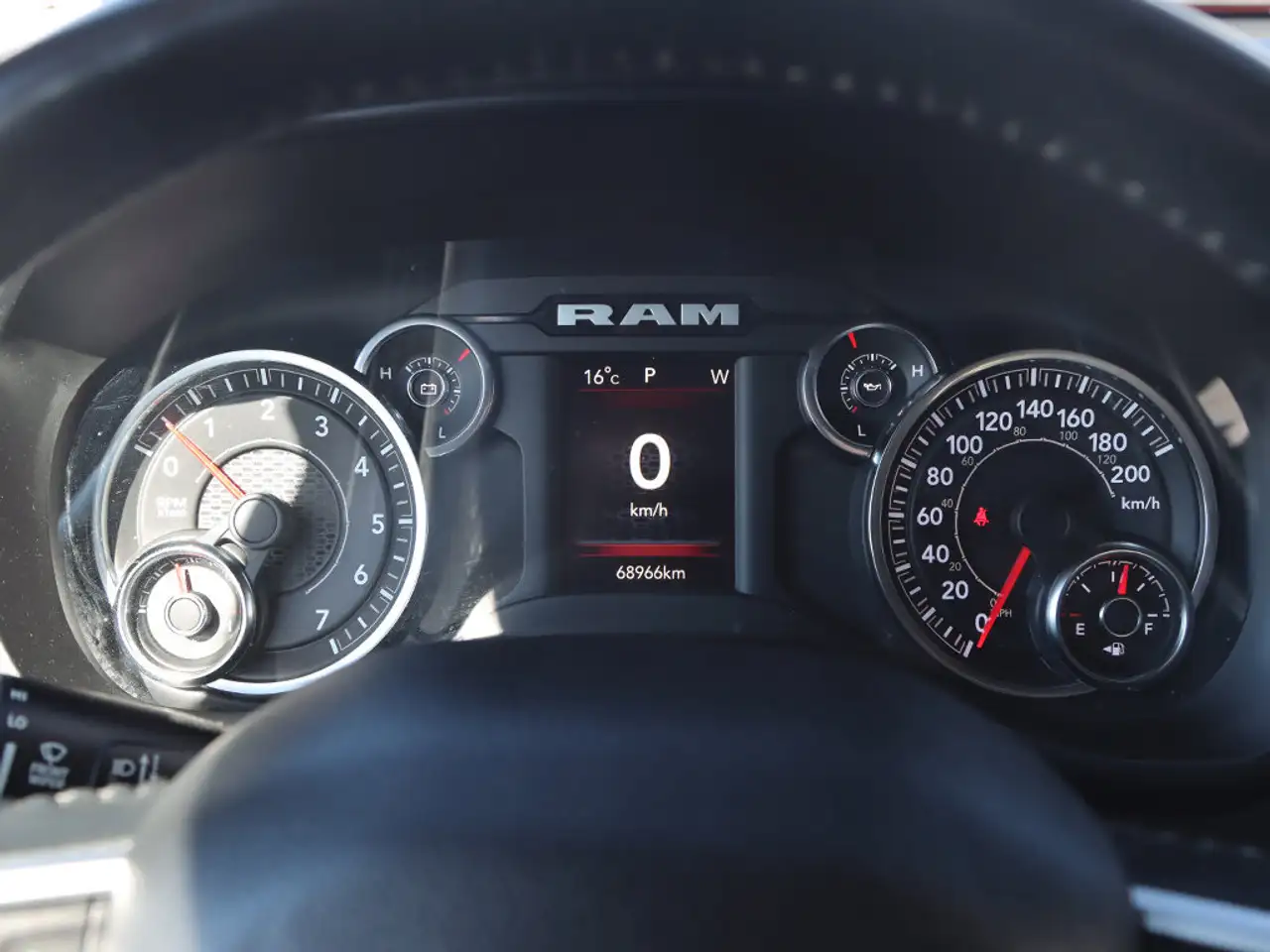 RAM 1500 снимка RAM 1500