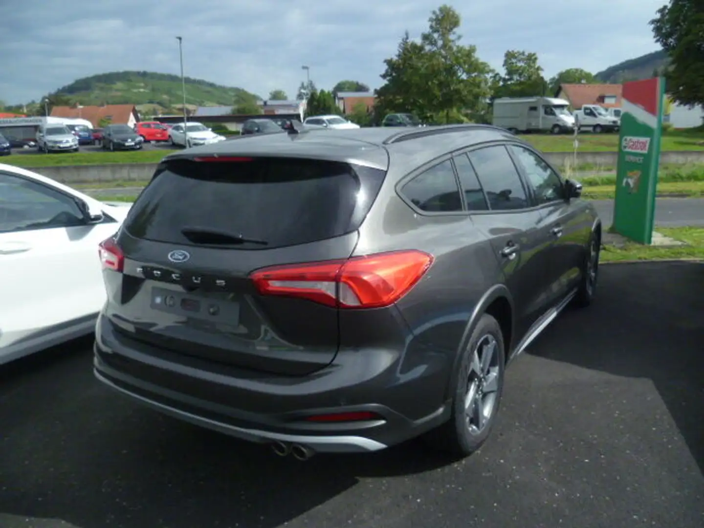 Ford Focus Turnier Active Style 1,0 125PS Klima... Grau - 2