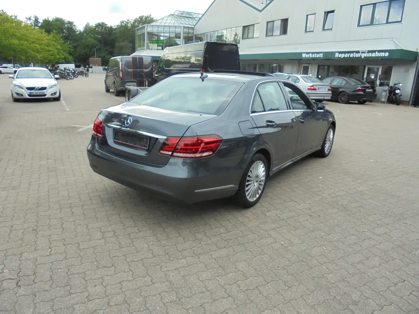 Mercedes-Benz E 220 E 220 CDI BlueEfficiency Navi Klima Autom Grau - 2