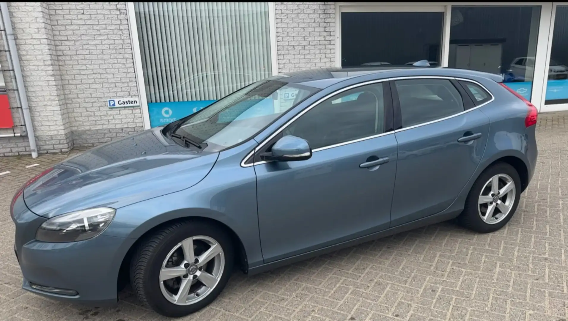 Volvo V40 1.6 D2 Momentum Blauw - 1