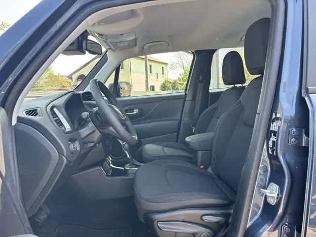 Jeep Renegade view 7