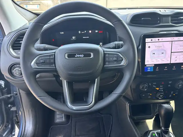 Jeep Renegade view 10