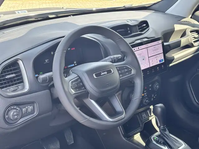 Jeep Renegade view 8