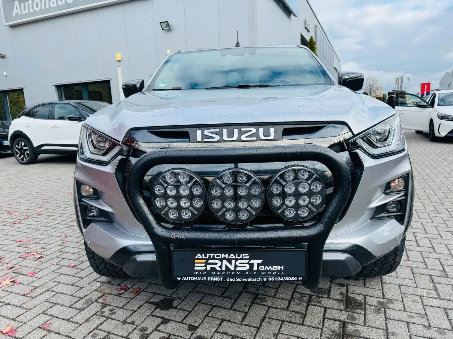 Isuzu D-Max Double Cab 4WD V-CROSS Silber - 1