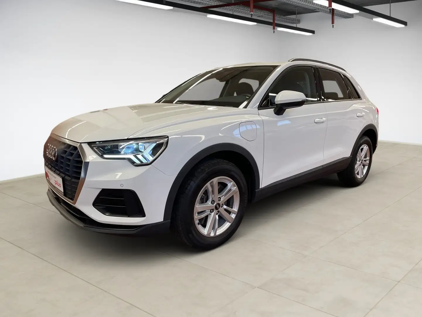 Audi Q3 45 TFSI e Weiß - 2