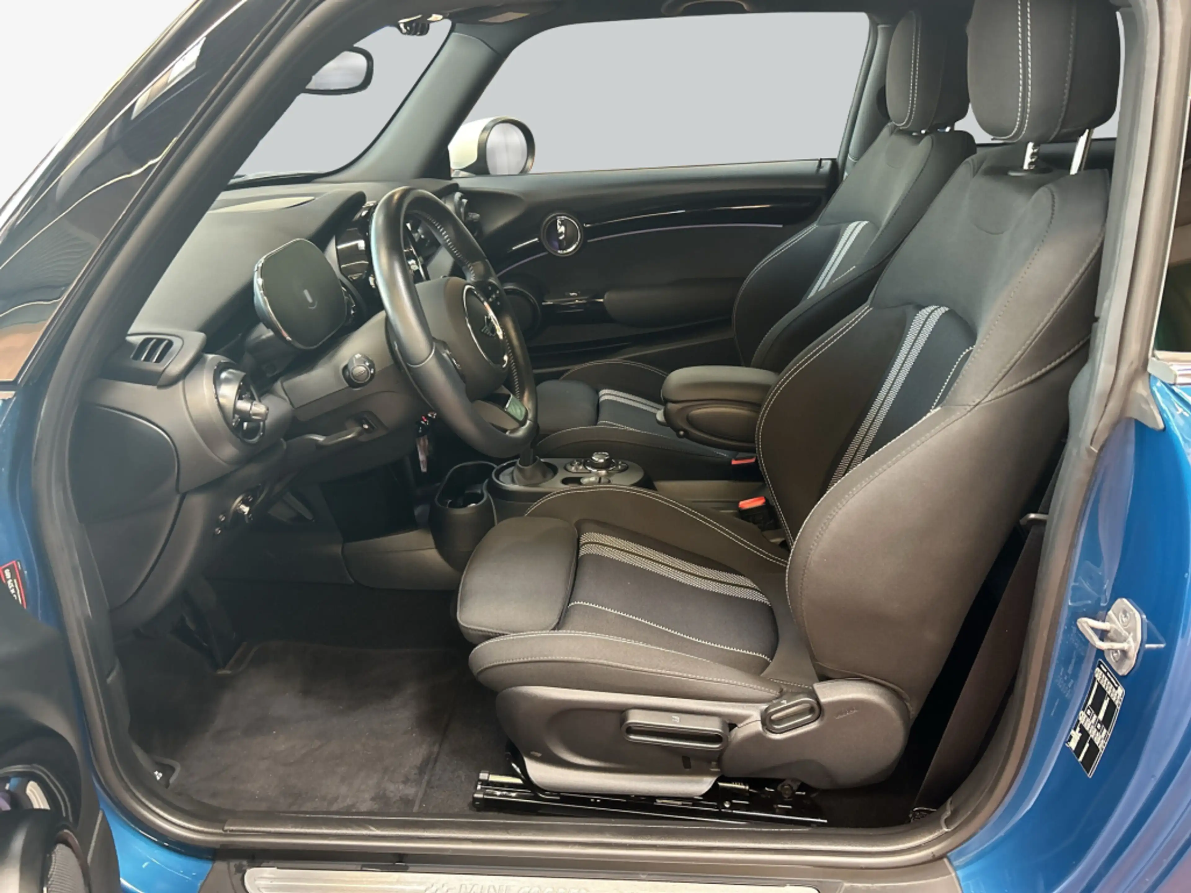 MINI Cooper S Cooper S Aut. Classic Trim LED Pano NAV SHZ — photo 9