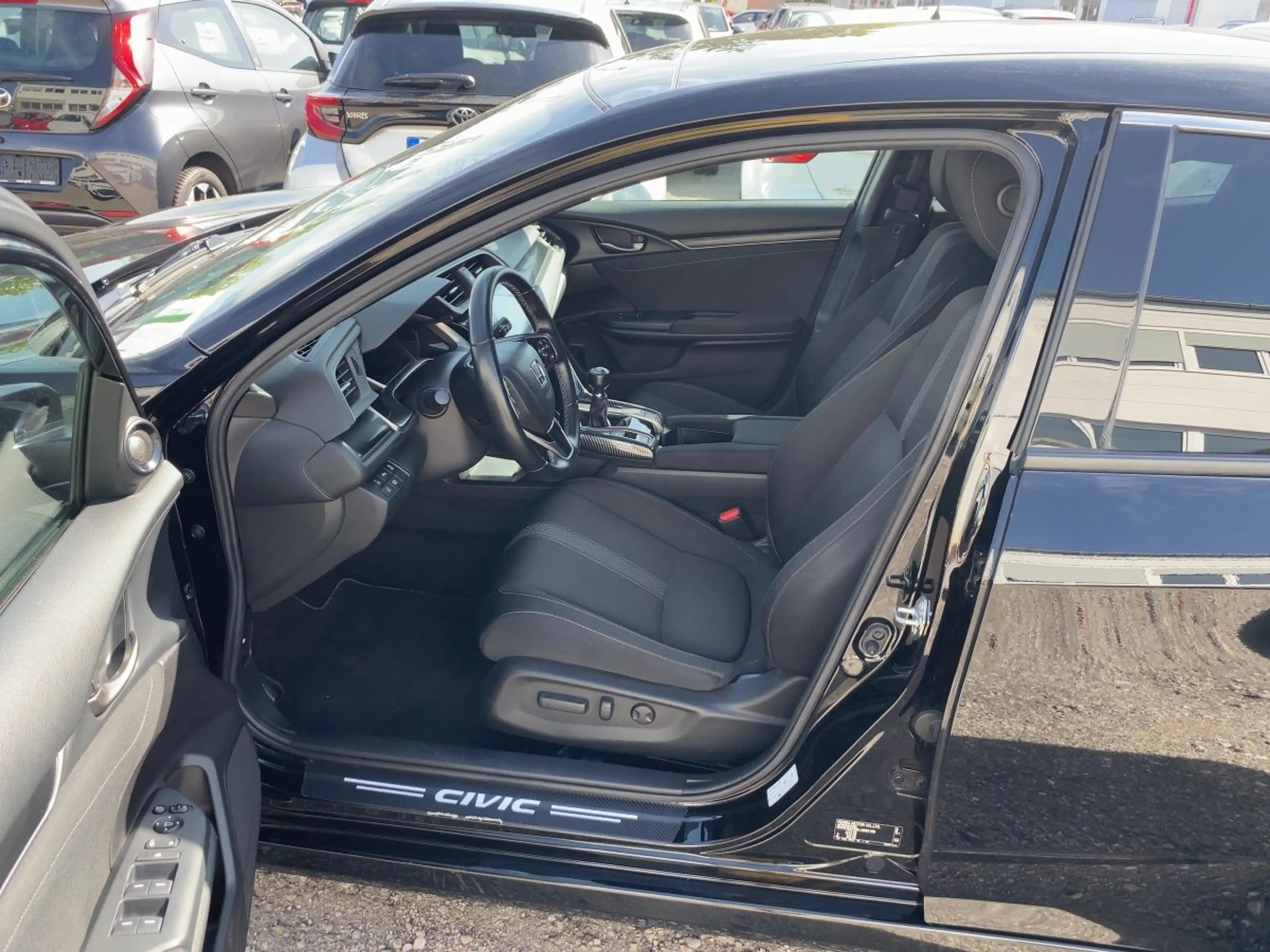 Honda Civic 1.0 VTEC Executive — photo 10