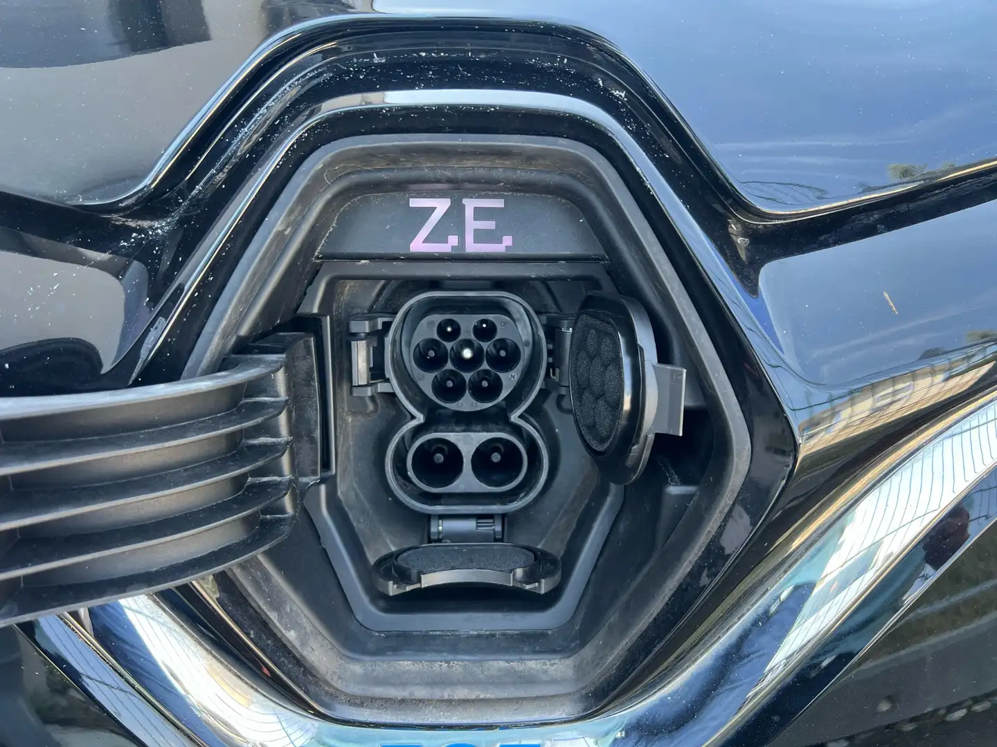 Renault ZOE Zen R110 Z.E.50 CCS SCHNELLLADER (52kWh) AKKUMIETE Weiß - 1