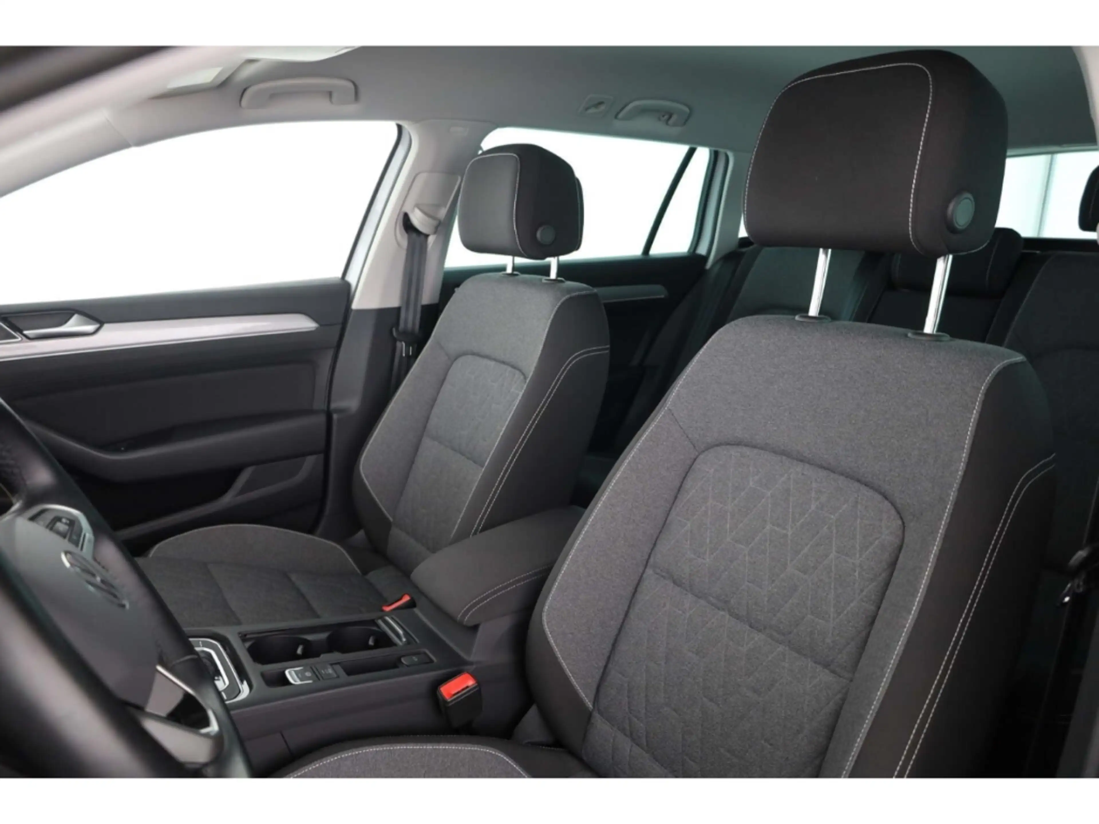 Volkswagen Passat Variant 2.0 TDI Business — photo 12