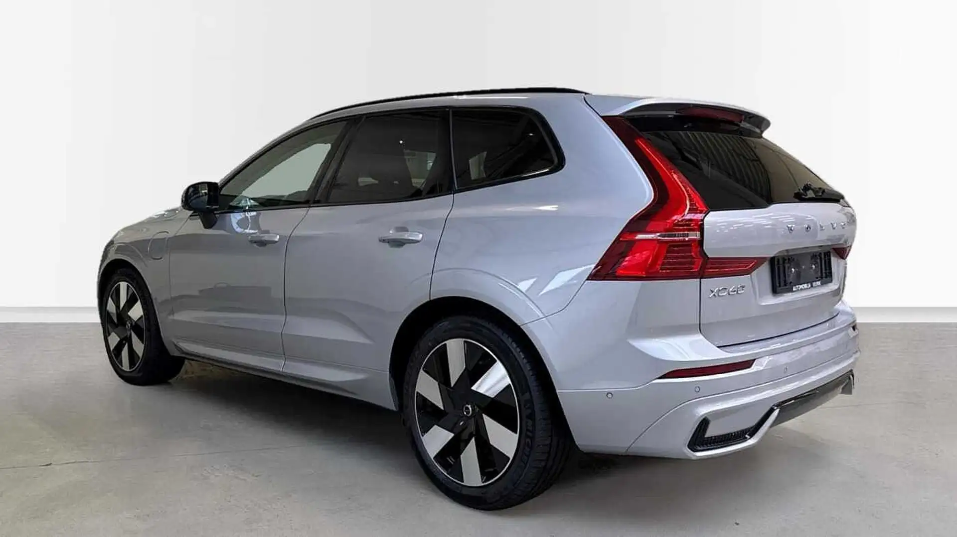 Volvo XC60 II Plus Dark T8 AWD Plug-in Hybride | Luchtvering Silber - 2