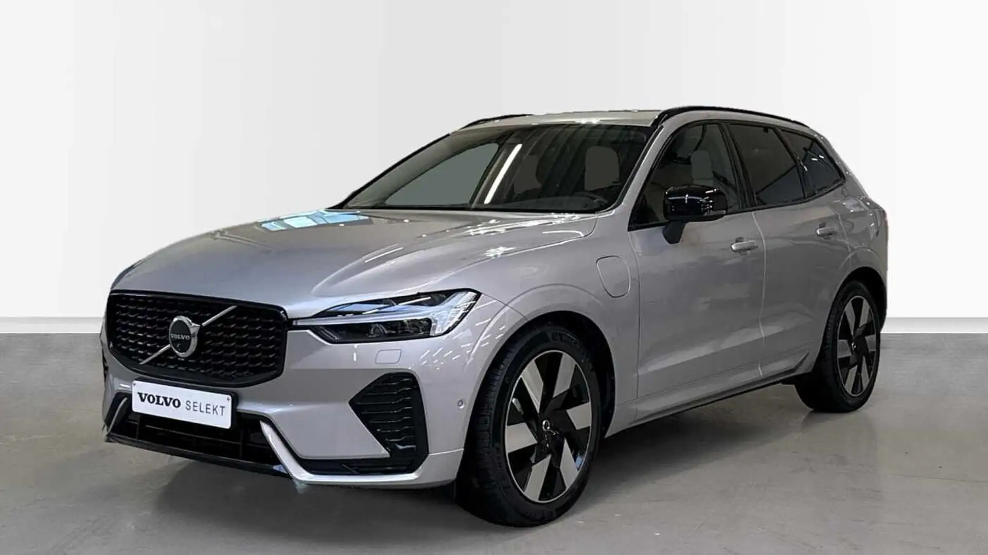 Volvo XC60 II Plus Dark T8 AWD Plug-in Hybride | Luchtvering Argento - 1