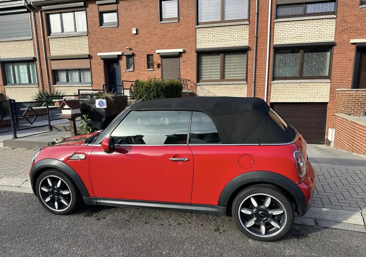 MINI Cooper Cabrio Mini Cabriolet 1.6i Cooper Rood - 1