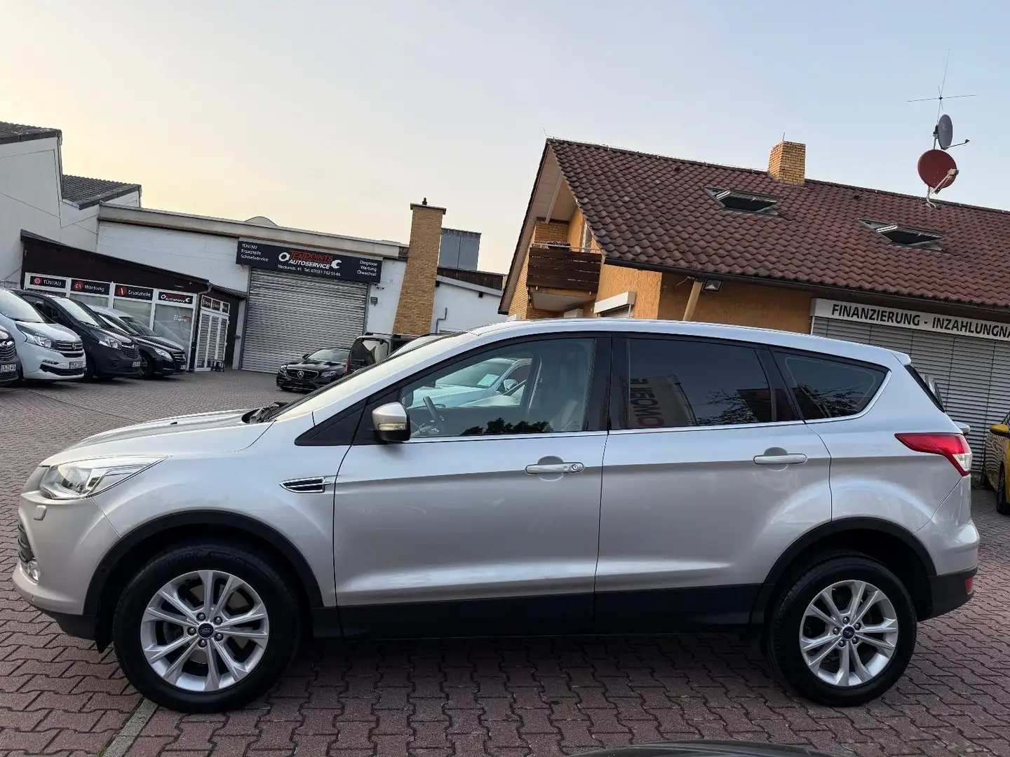 Ford Kuga Titanium AHK+TEMP+SHZ+KEYLESS+el.HECKKLAPPE Silber - 2