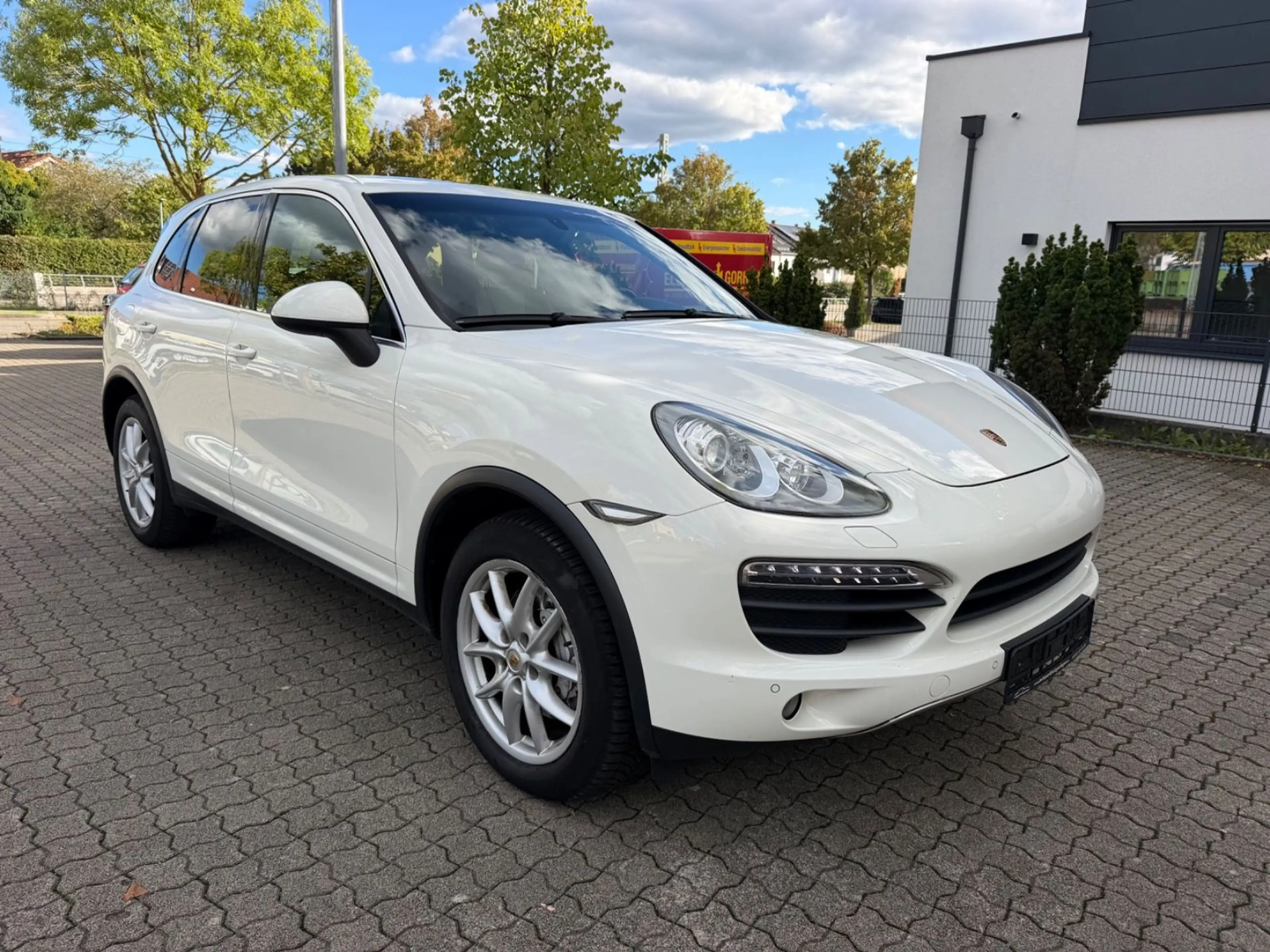 Porsche Cayenne S*NAVI*LEDER*STNDHZG*SHD*AHK*LUFT*4-SITZ — photo 3