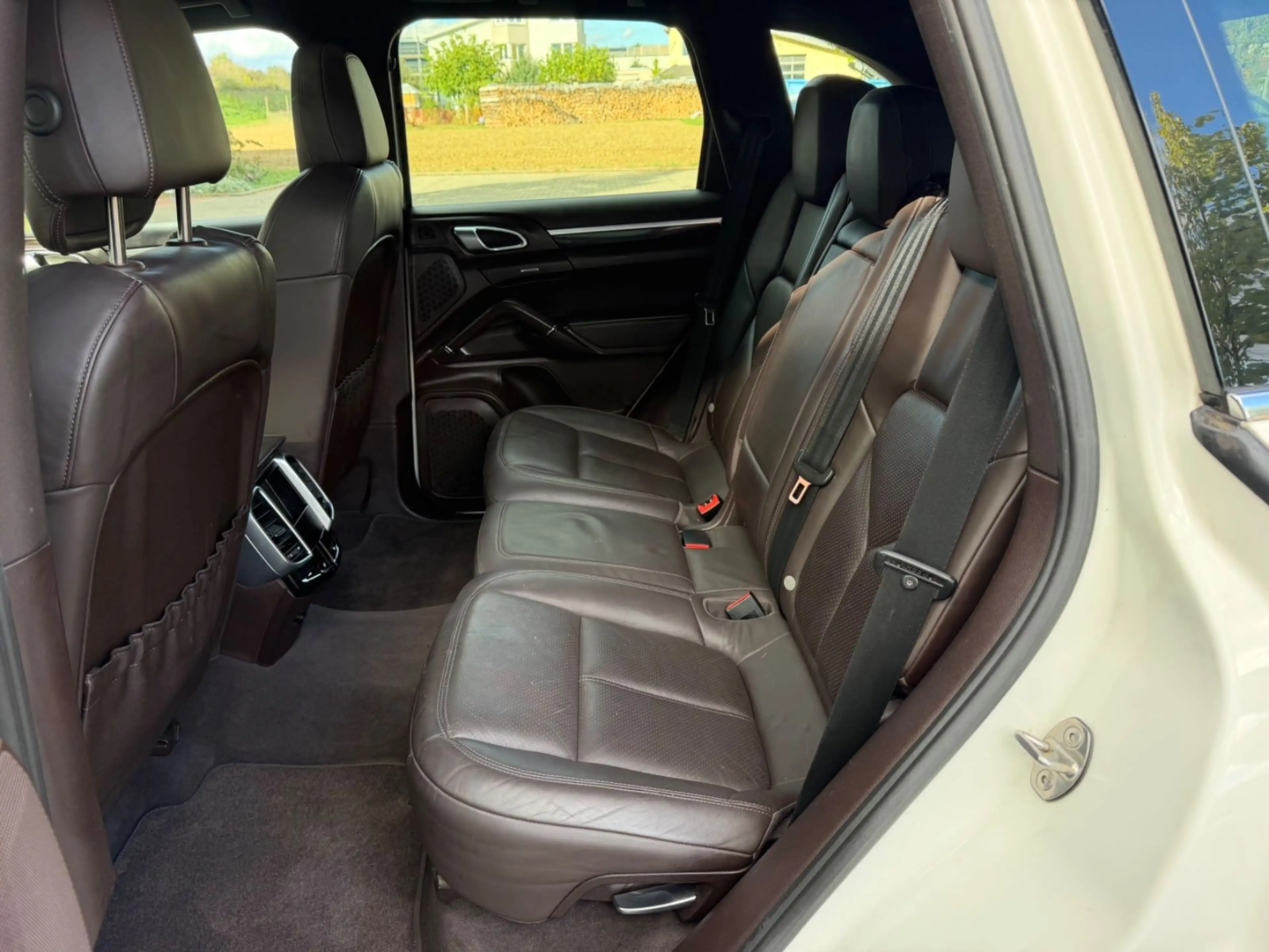 Porsche Cayenne S*NAVI*LEDER*STNDHZG*SHD*AHK*LUFT*4-SITZ — photo 11