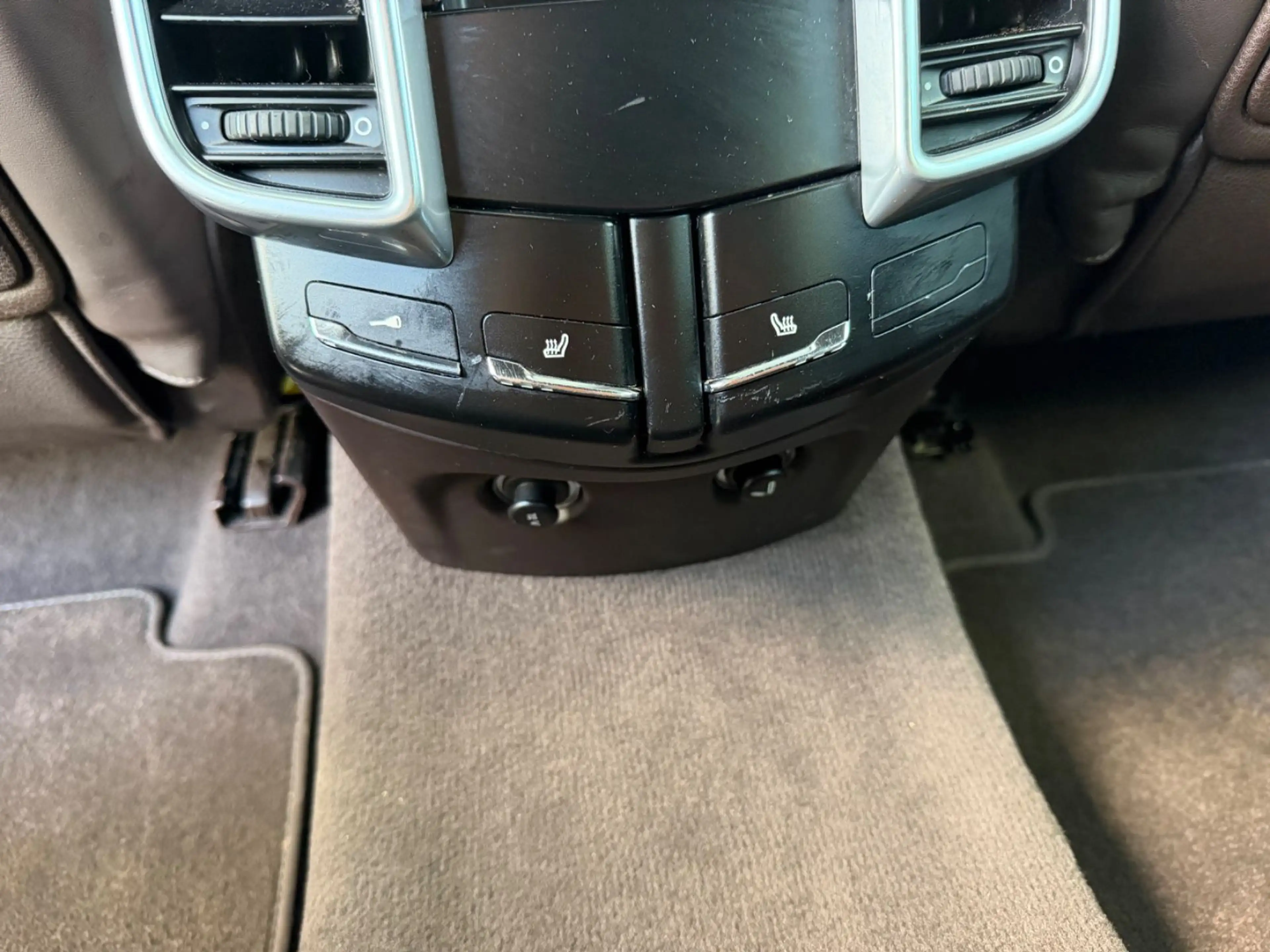 Porsche Cayenne S*NAVI*LEDER*STNDHZG*SHD*AHK*LUFT*4-SITZ — photo 12