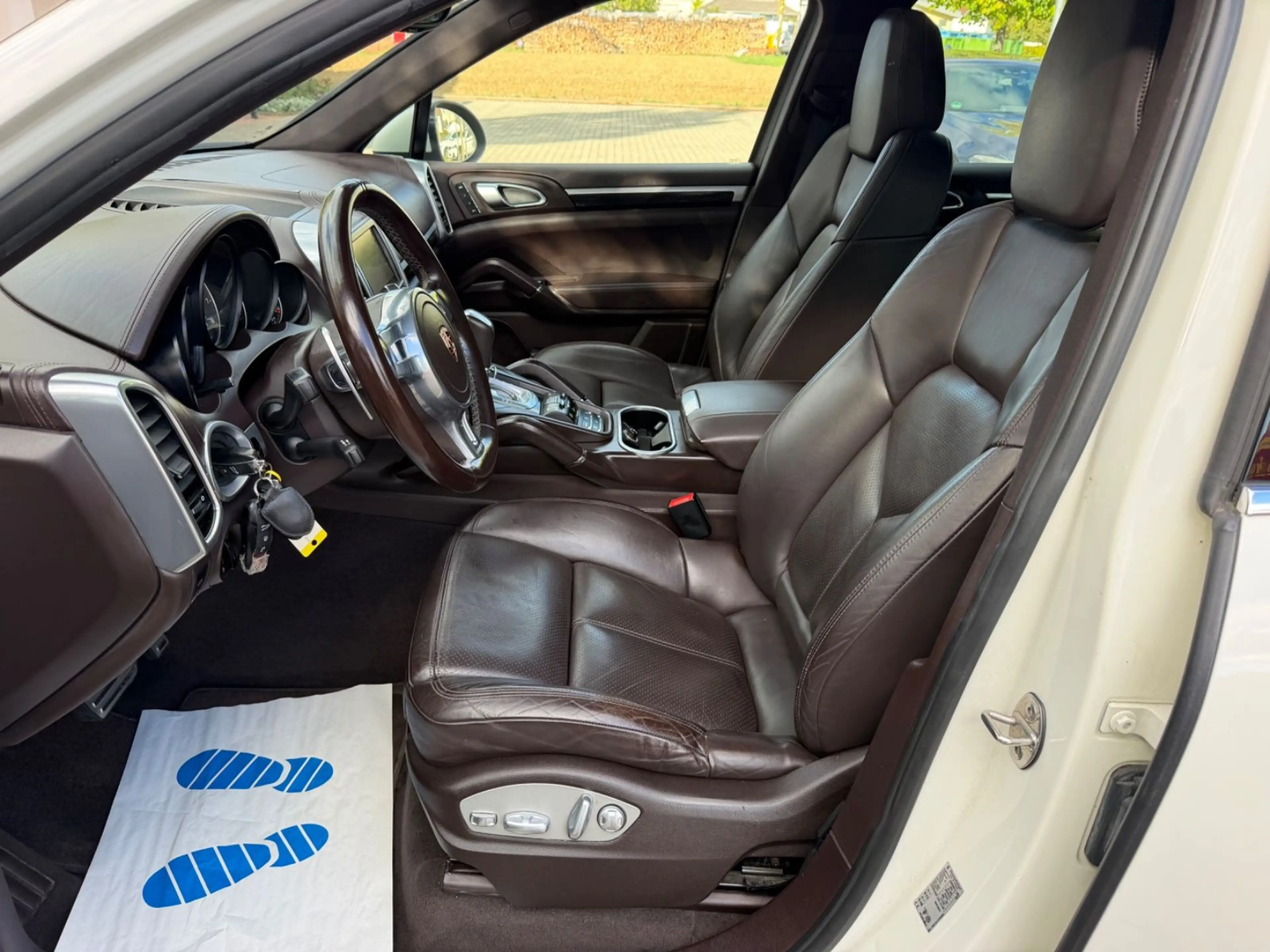 Porsche Cayenne S*NAVI*LEDER*STNDHZG*SHD*AHK*LUFT*4-SITZ — photo 9