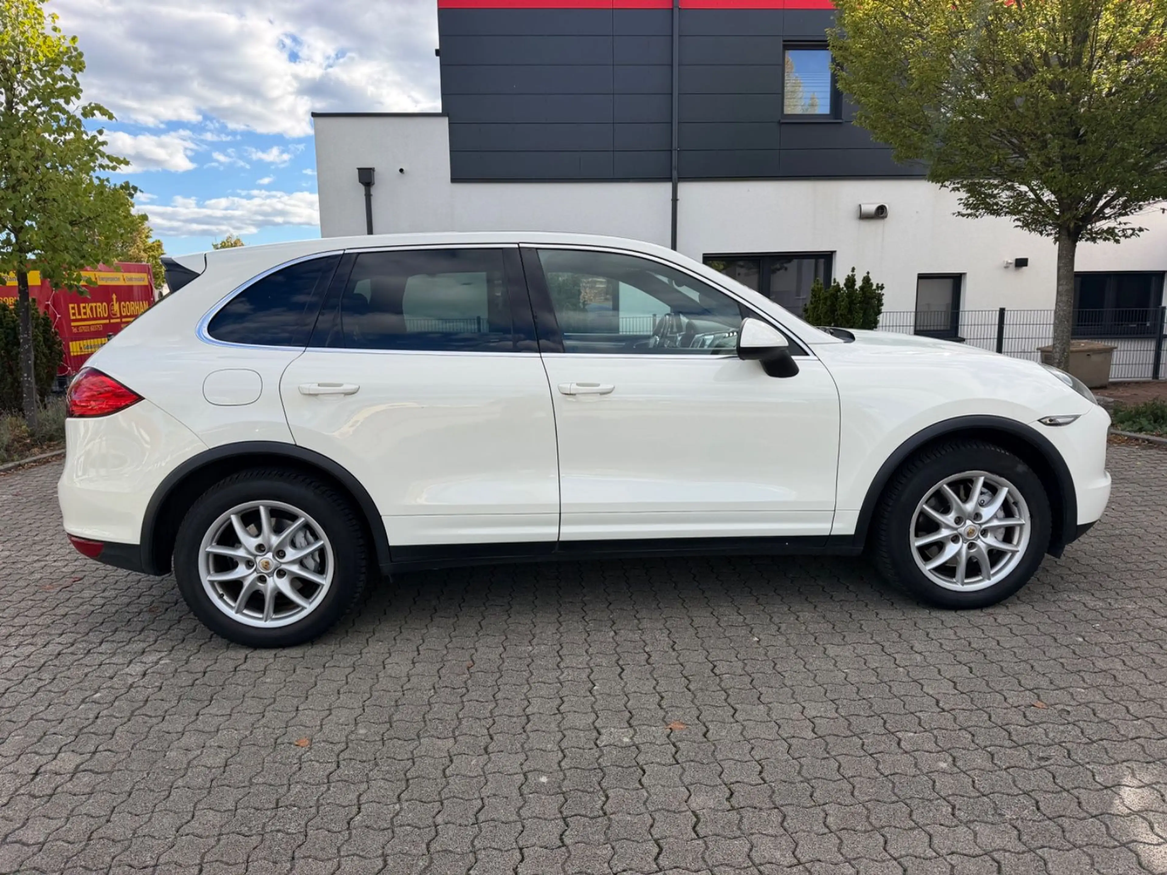 Porsche Cayenne S*NAVI*LEDER*STNDHZG*SHD*AHK*LUFT*4-SITZ — photo 4