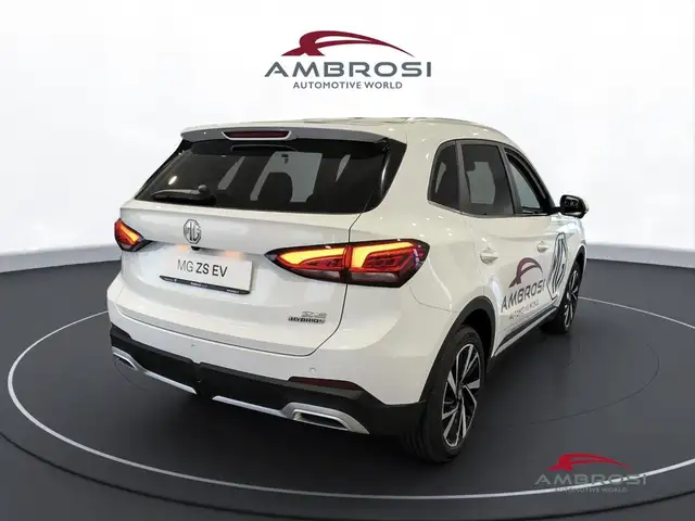 MG ZS view 3