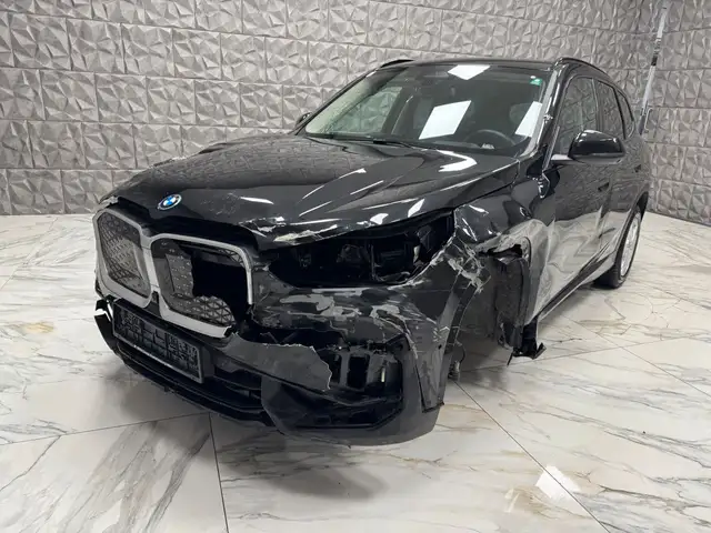 BMW iX1 20 eDrive /  Shadow-Line