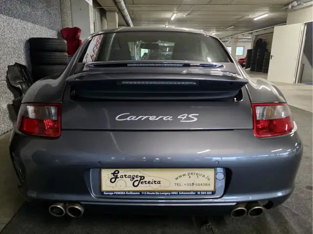 Porsche 997 view 3