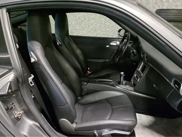 Porsche 997 view 4