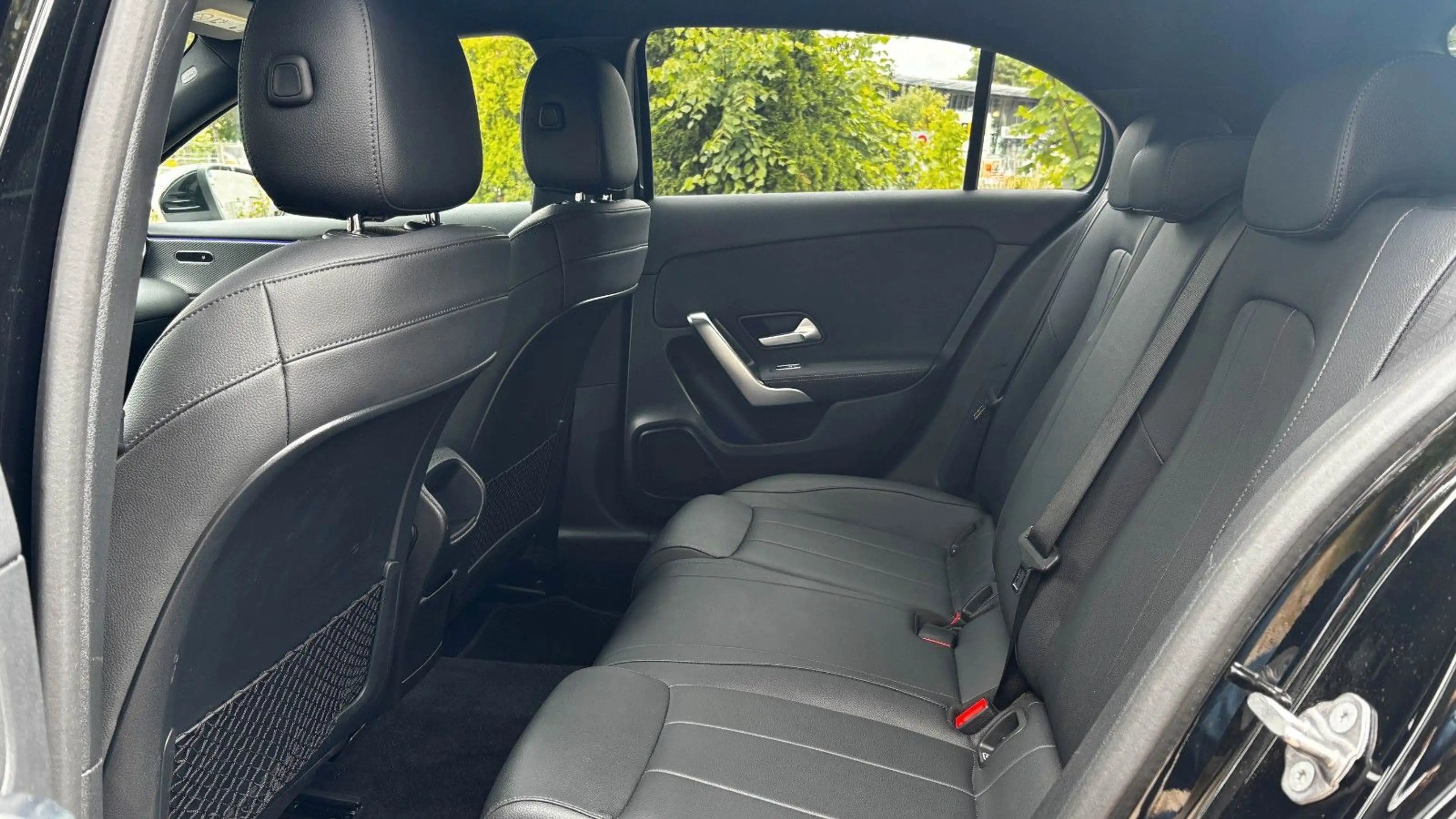 Mercedes-Benz A 180 *Automatik*MBUX*Kamera*wenig Kilometer — photo 11