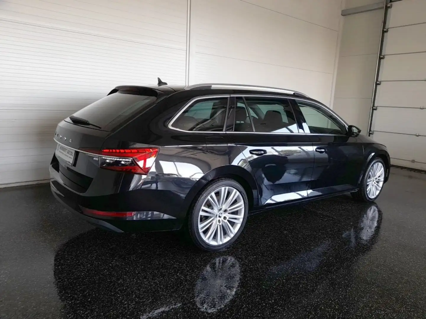Skoda Superb Combi STYLE 2,0 TDI DSG *19 ZOLL / MATRIX-LED / DCC / VIRTUELL / NAVI / ACC / KAMERA / MEMORY SPORTSITZE / E-KLAPPE* Schwarz - 2