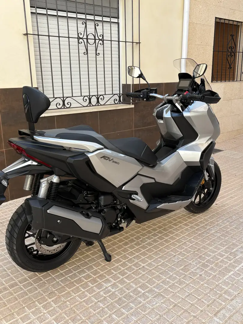 Honda ADV 350 - 1