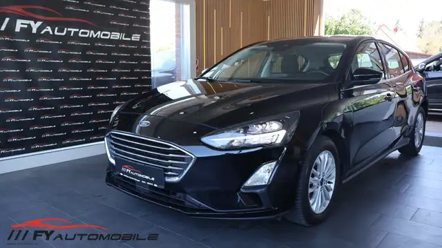 Ford Focus Titanium Lekradhzg. Navi LED Ambiente.