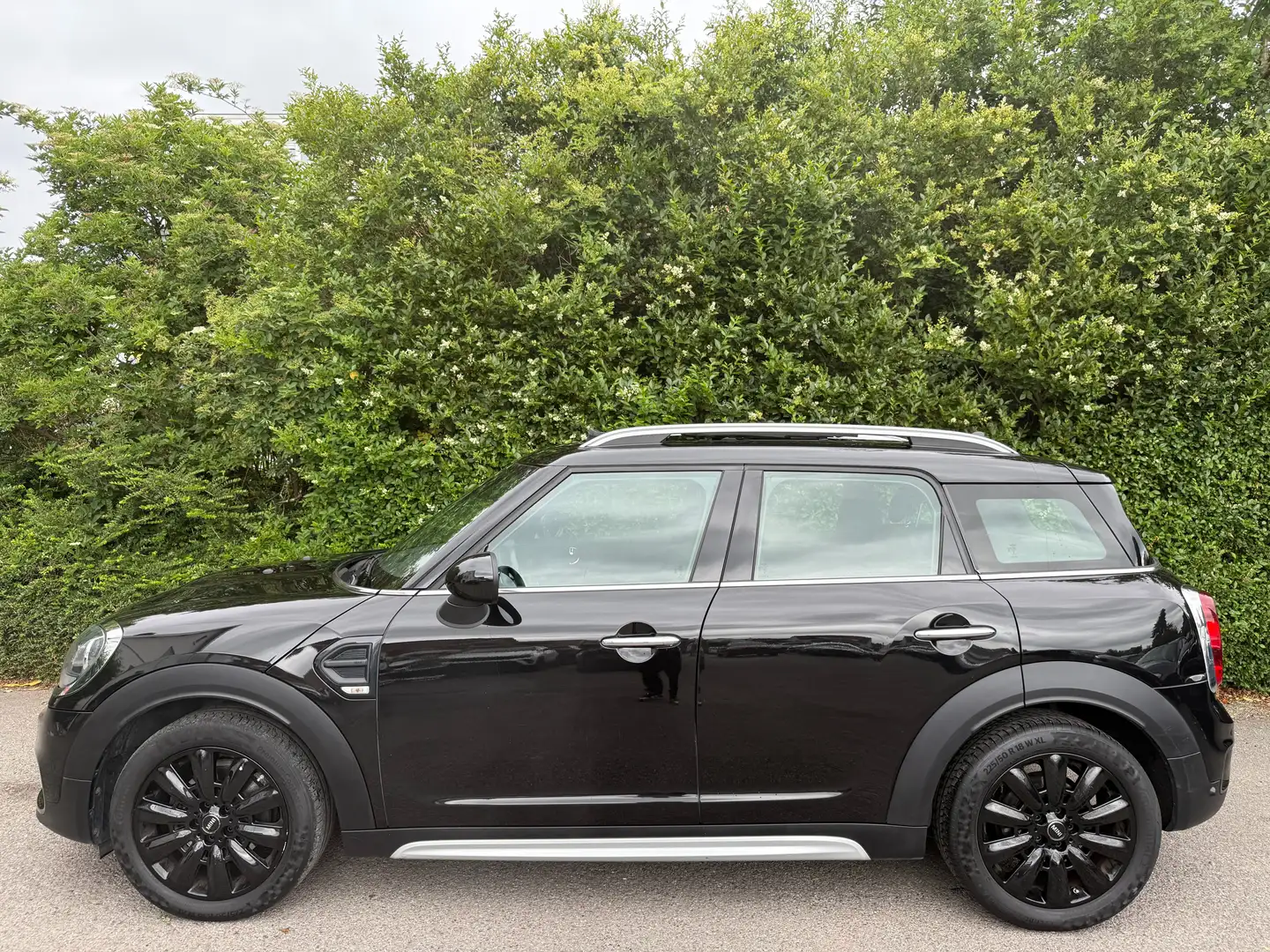 MINI Cooper D Countryman 2.0+NAVI+TOIT OUVRANT+AIRCO+JANTES+EURO 6B Чорний - 2