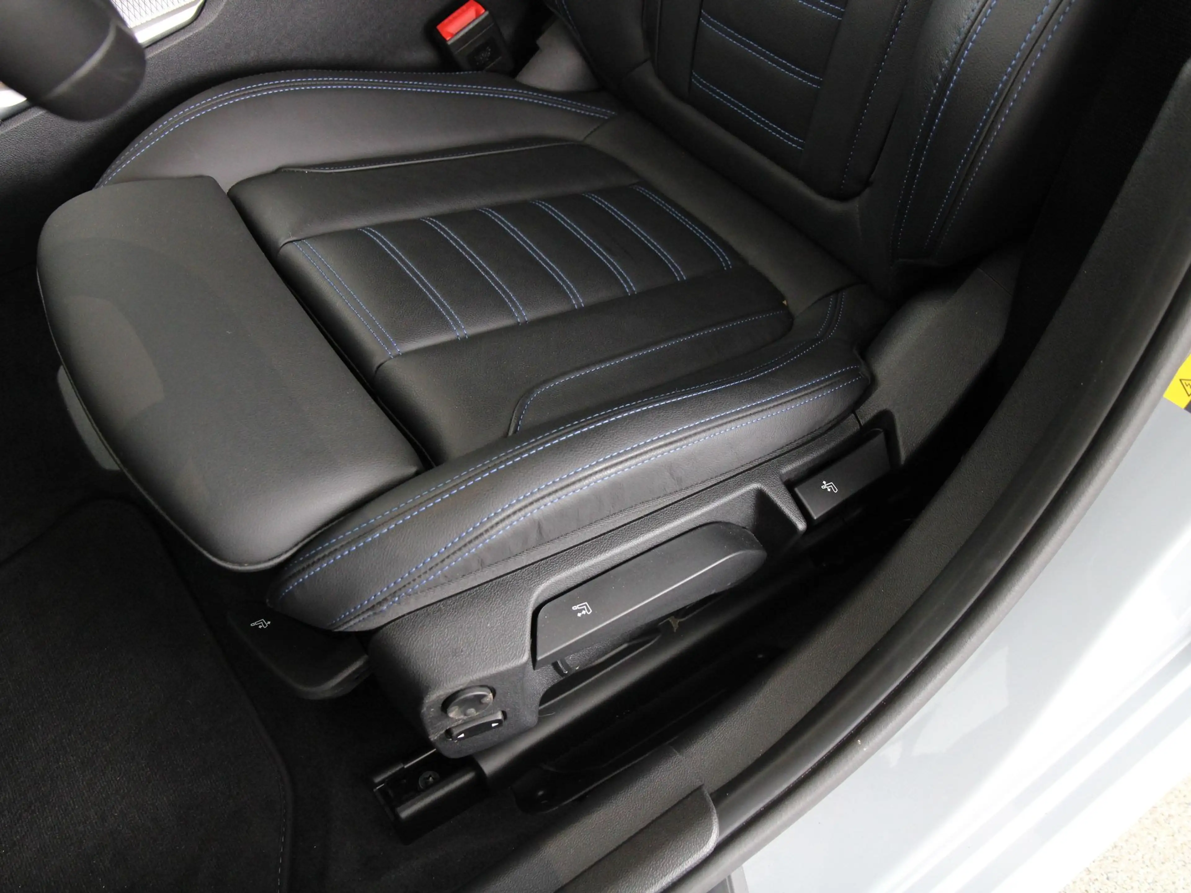 BMW 330 3 Serie 330e Touring M-Sport | Trekhaak | Panorama — photo 15
