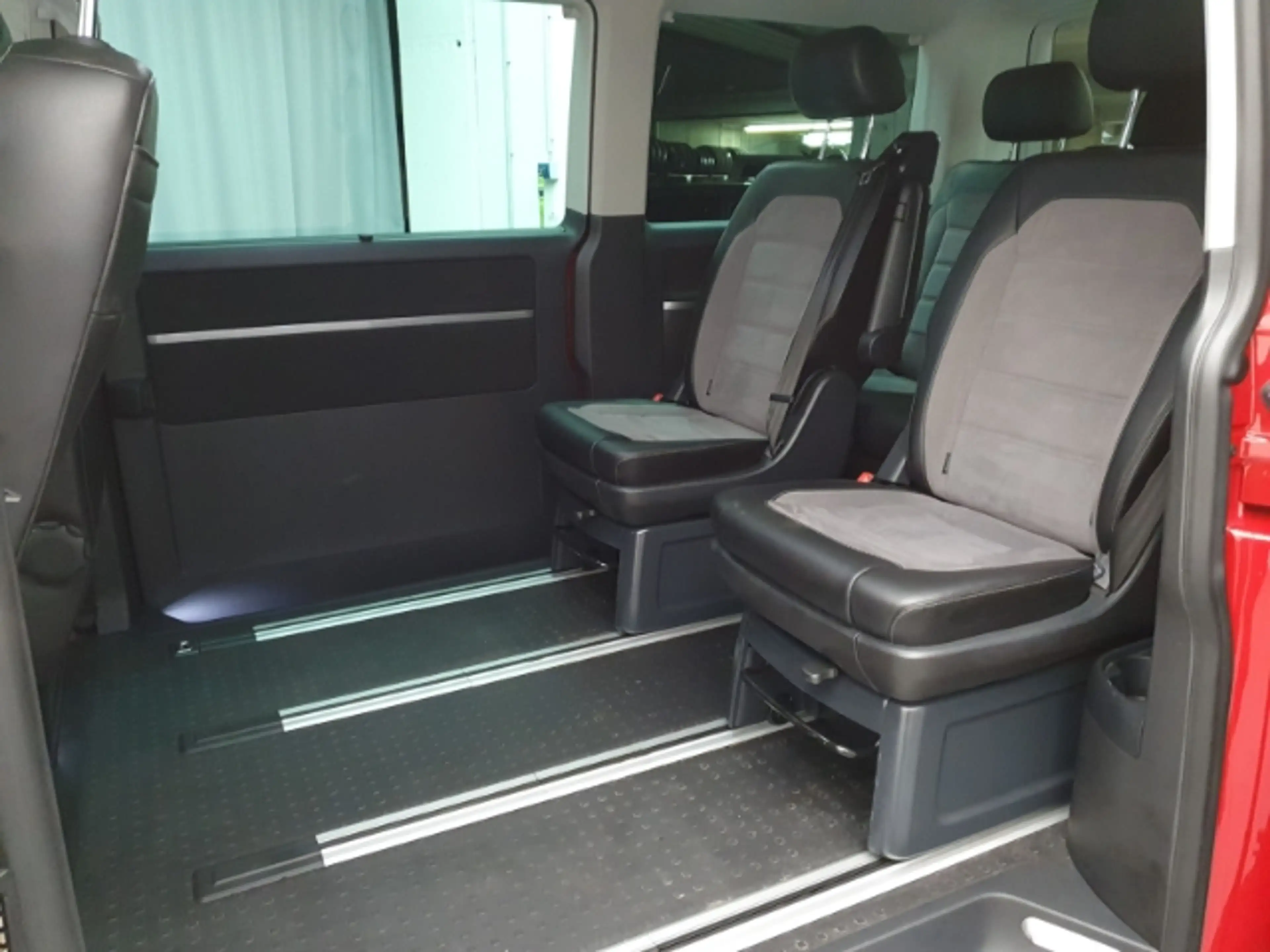 Volkswagen T6.1 Multivan 4MOTION Generation Six StandHZG — photo 9