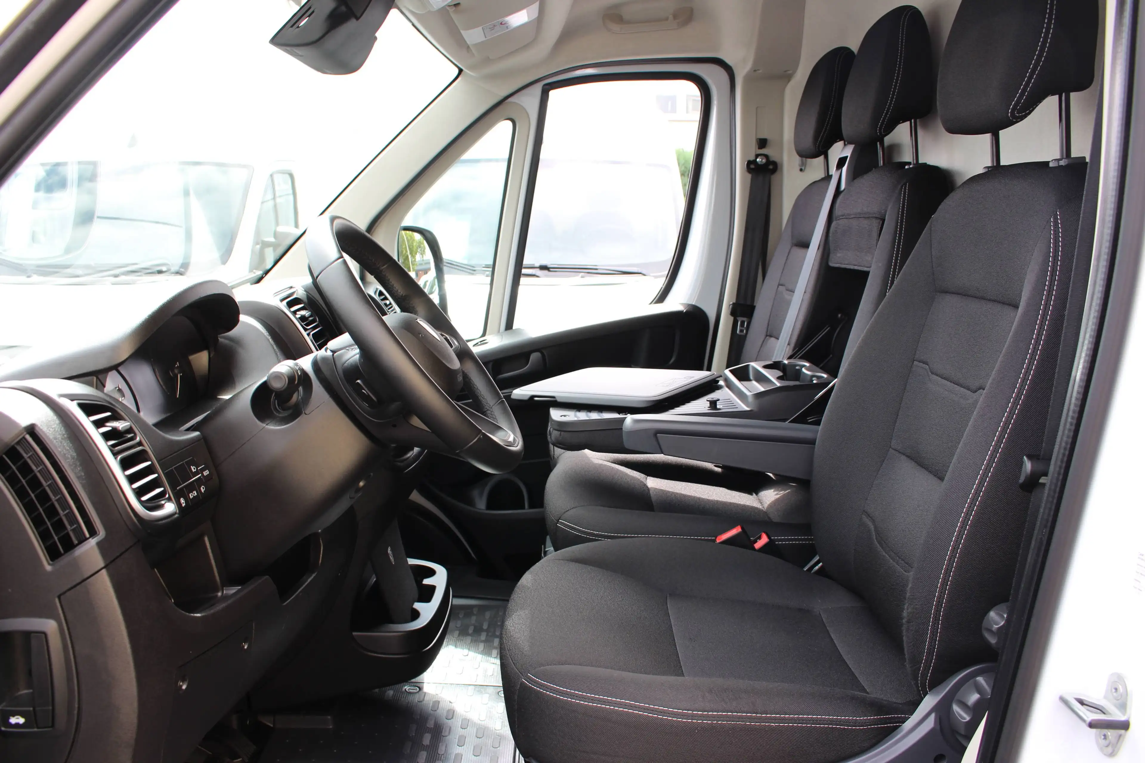 Peugeot Boxer 35 L4H2 140 *Klima*Kamera*Tempo*Navi*Holz — photo 12