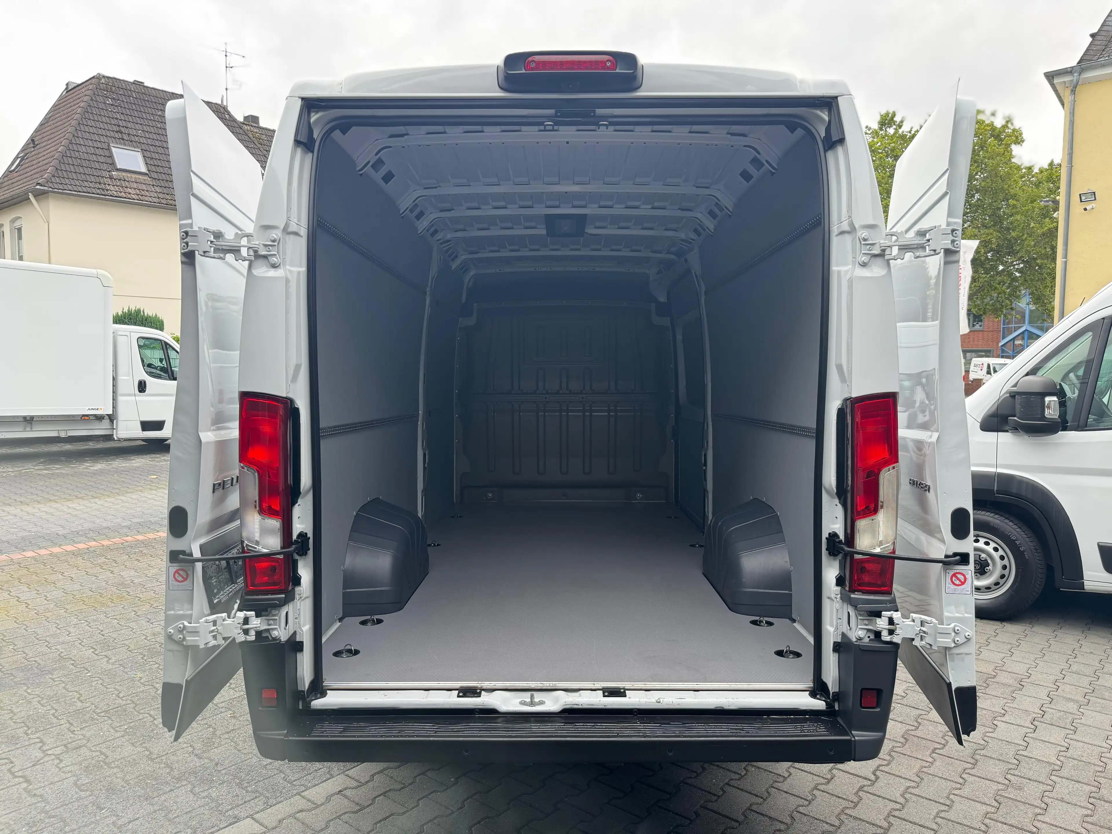 Peugeot Boxer 35 L4H2 140 *Klima*Kamera*Tempo*Navi*Holz — photo 4