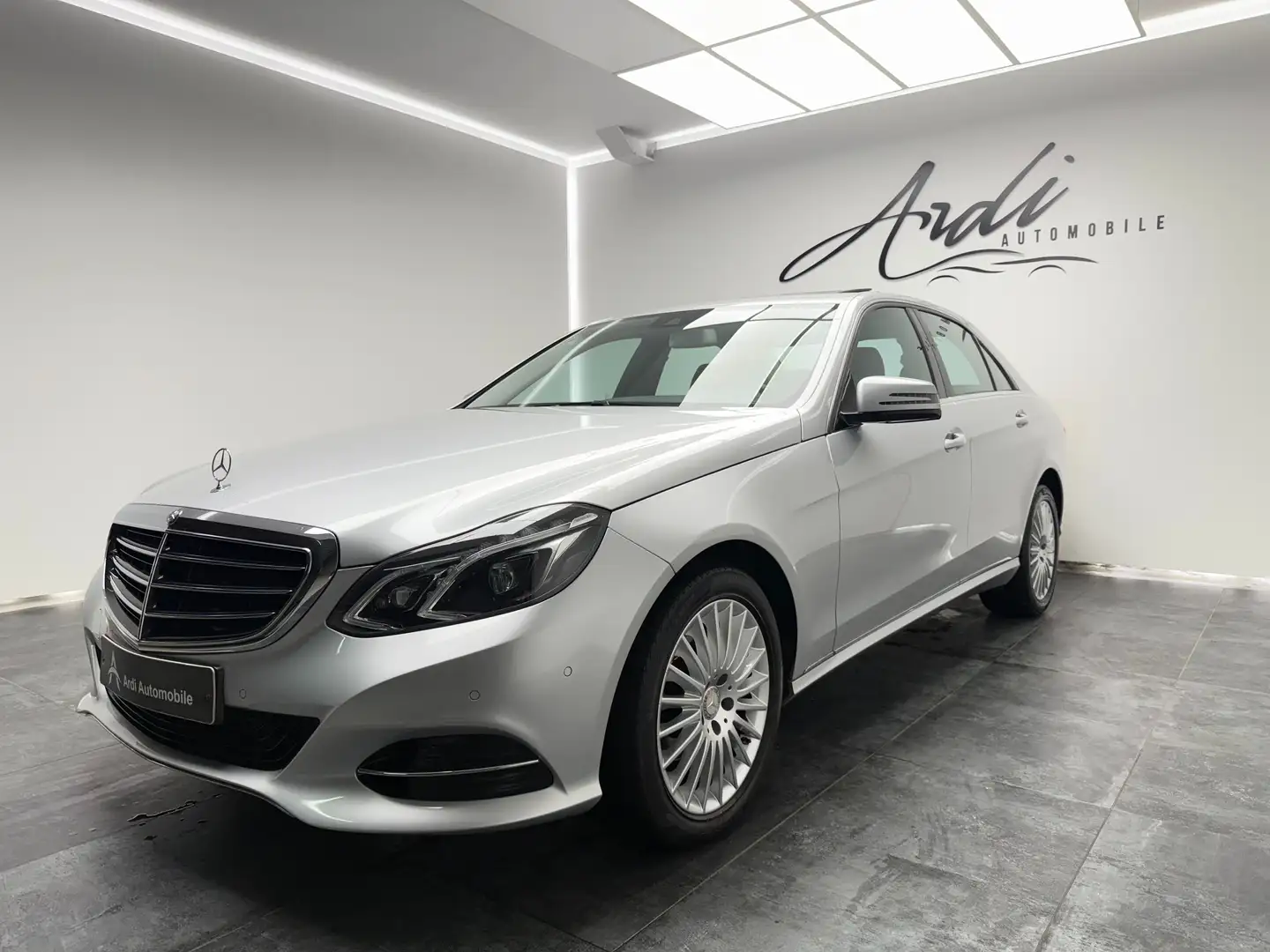 Mercedes-Benz E 200 BlueTEC *TOIT OUVRANT*SIEGES CHAUFF*LED*GARANTIE* Gris - 1