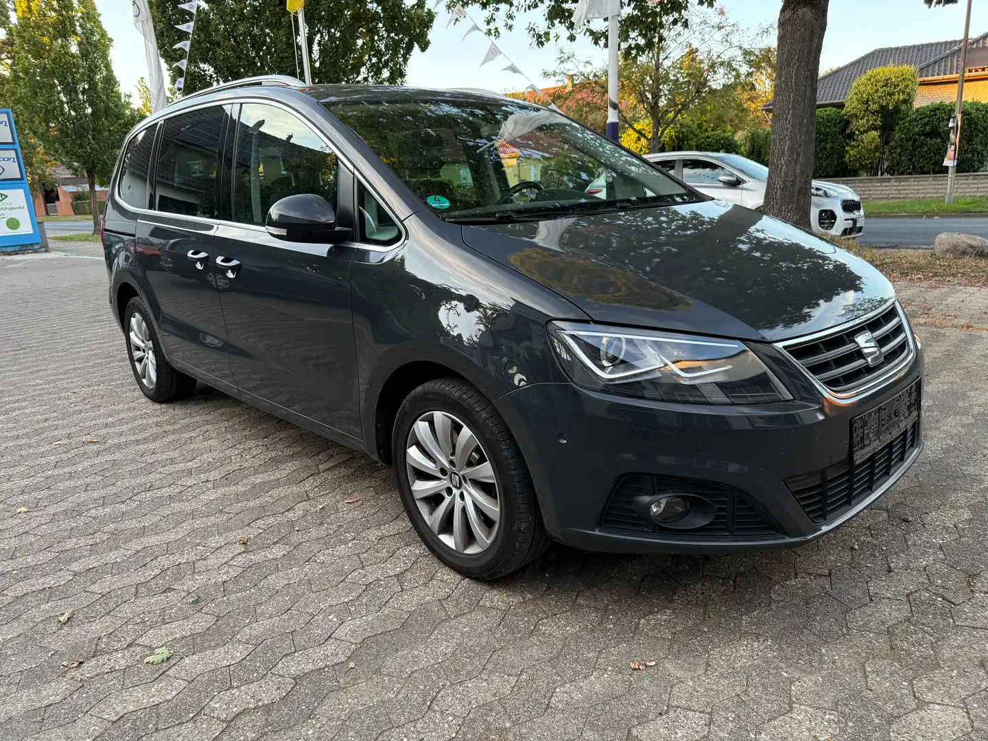 SEAT Alhambra 1.4 TSI.Automatik:Leder.Panorama.1Hand.1Hand Grau - 1