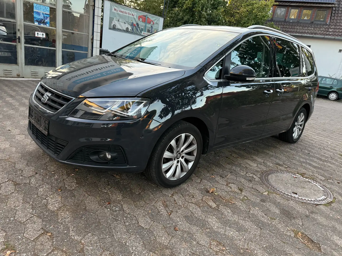 SEAT Alhambra 1.4 TSI.Automatik:Leder.Panorama.1Hand.1Hand Grau - 2